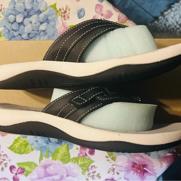 Clarks Black and White Slide Sandals Sunmaze Daisy size 7M - Picture 2 of 6